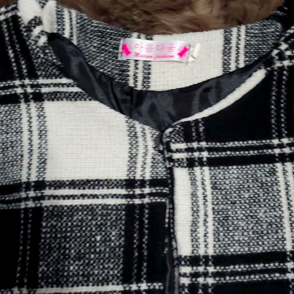 Black and White Plaid Open Front 3/4 Cardigan - Picture 2 of 3